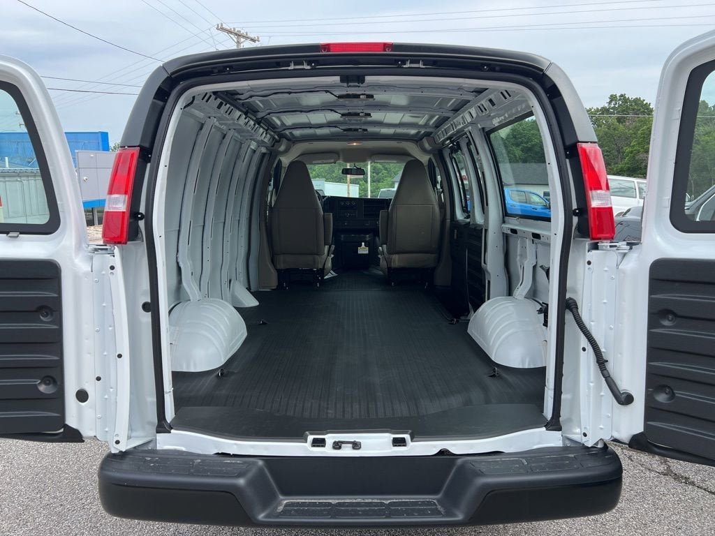 2026 Chevrolet Express Cargo WT