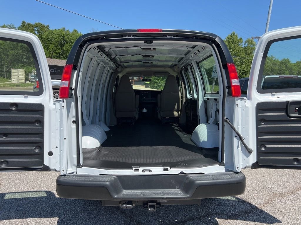 2026 Chevrolet Express Cargo WT