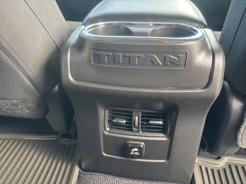 2017 Nissan Titan SV