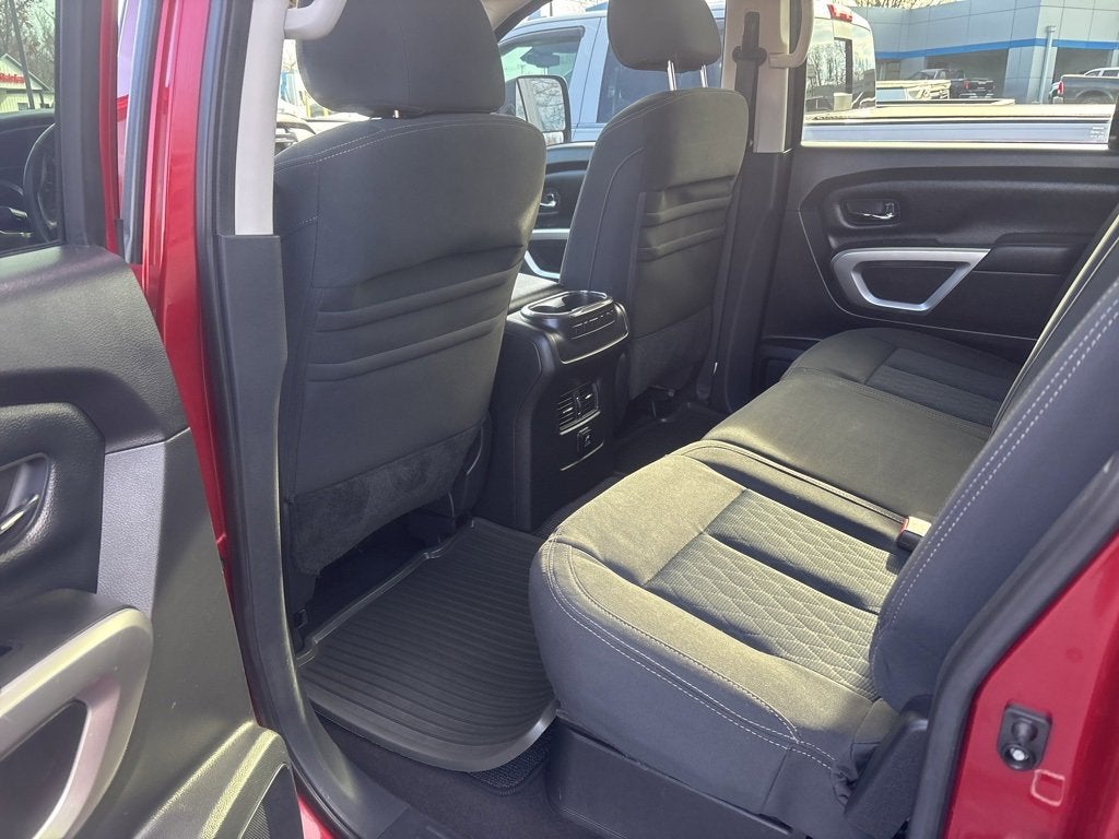 2017 Nissan Titan SV