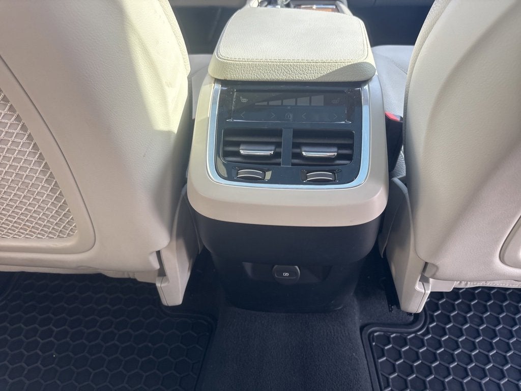 2021 Volvo XC90 Momentum