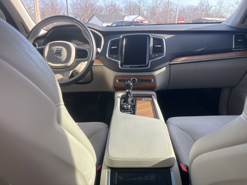 2021 Volvo XC90 Momentum
