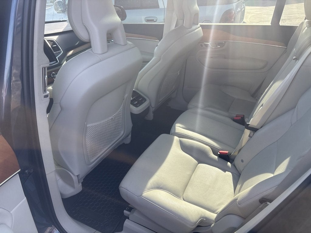 2021 Volvo XC90 Momentum