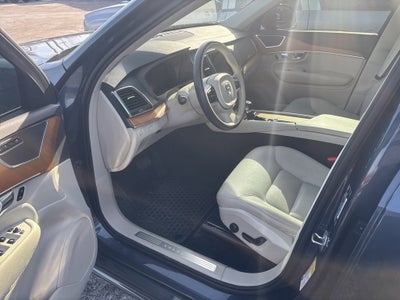2021 Volvo XC90 Momentum