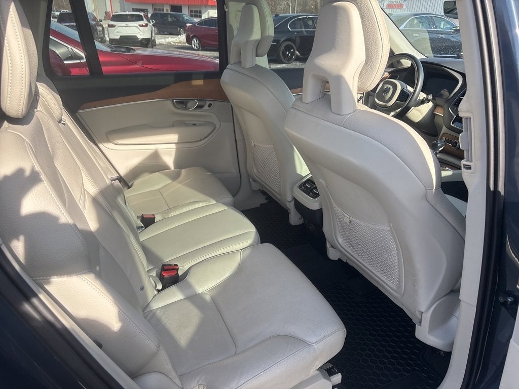 2021 Volvo XC90 Momentum
